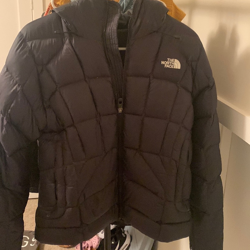 Northface down women’s coat. Black with hood. Worn a few times, great condition